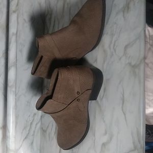 Booties...soft suede leather. tan/soft brown..sz10.by C. est. 1946
